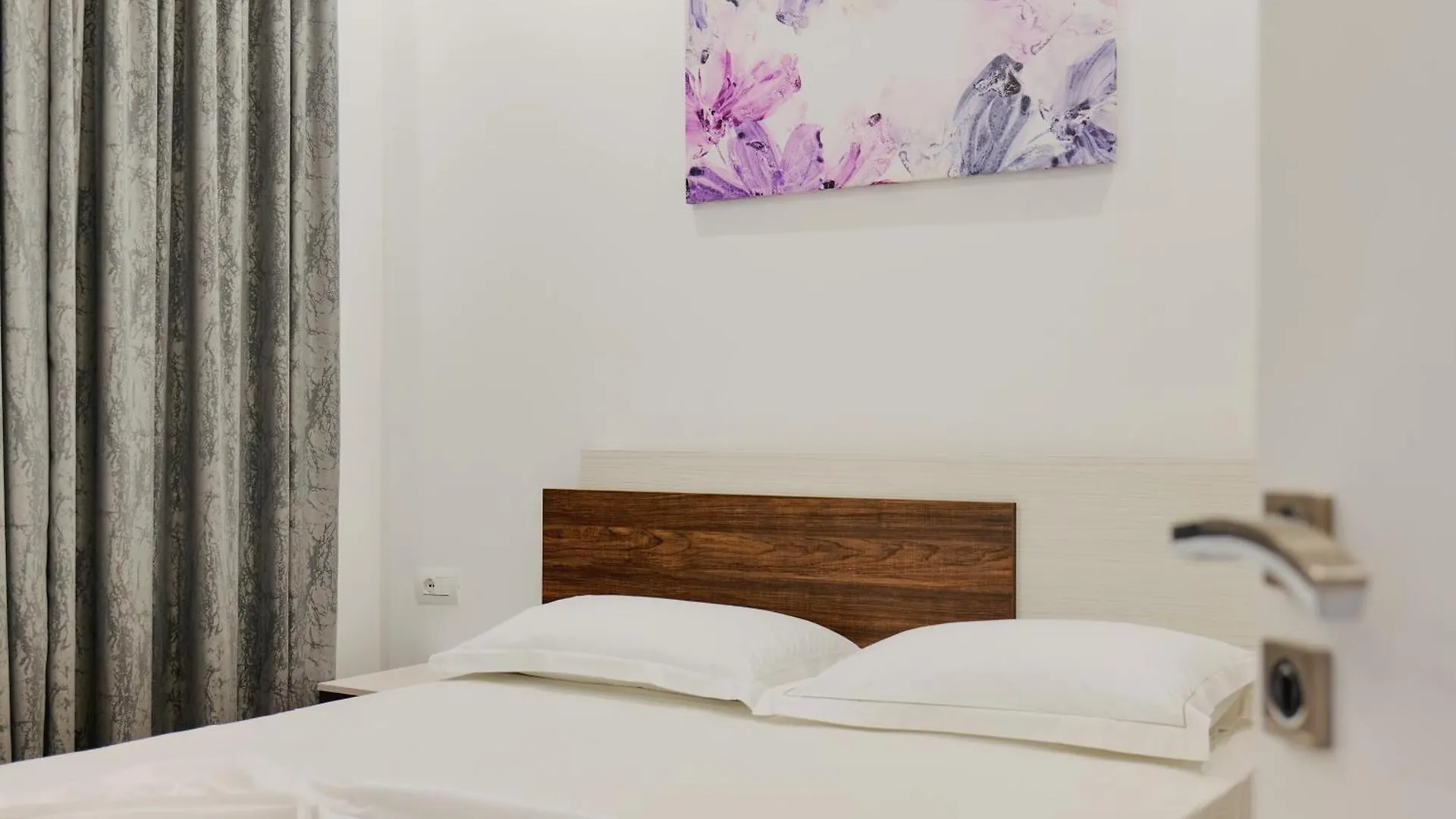 Eden Suites&Apartments Saranda 0*,