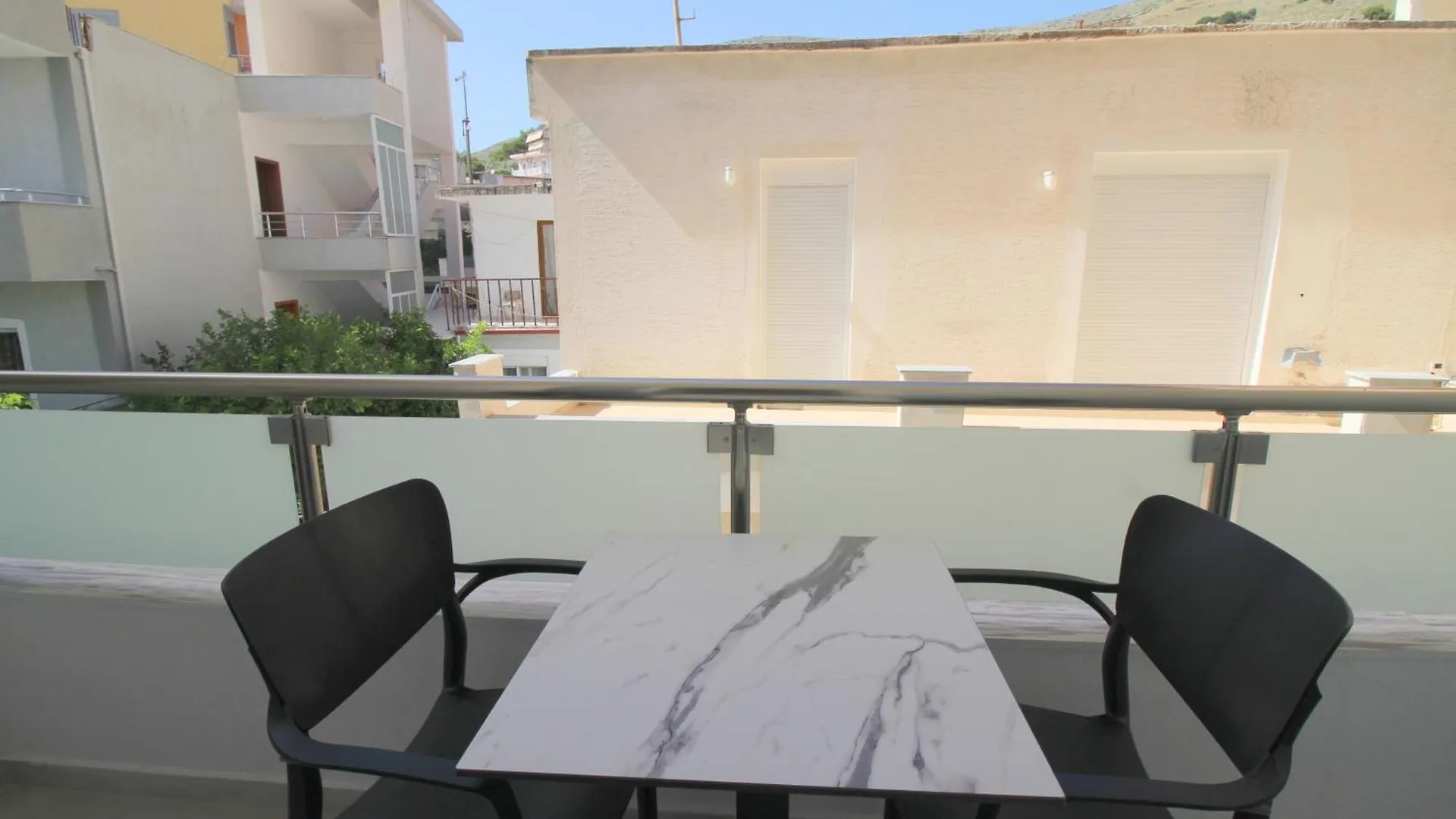 Eden Suites&Apartments Sarandë 0*,  Albania